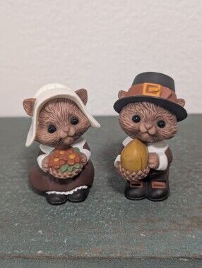 Vintage Hallmark Thanksgiving Pilgrim Chipmunks Squirrel Salt  & Pepper Shakers